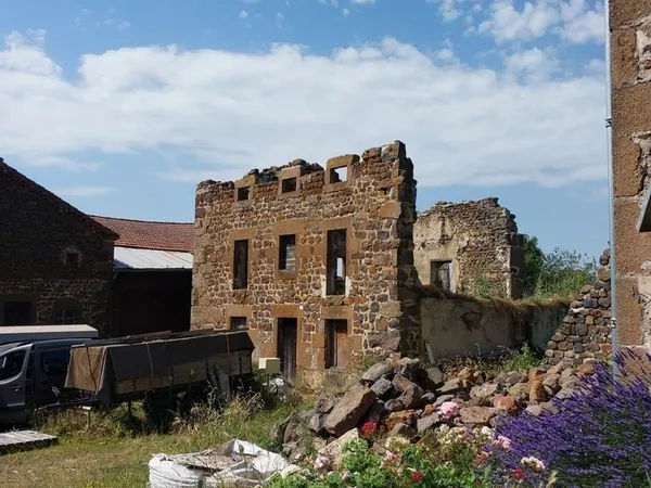 Bâtisse en pierre de 1853 à faire renaître - projet de rénovation intégrale