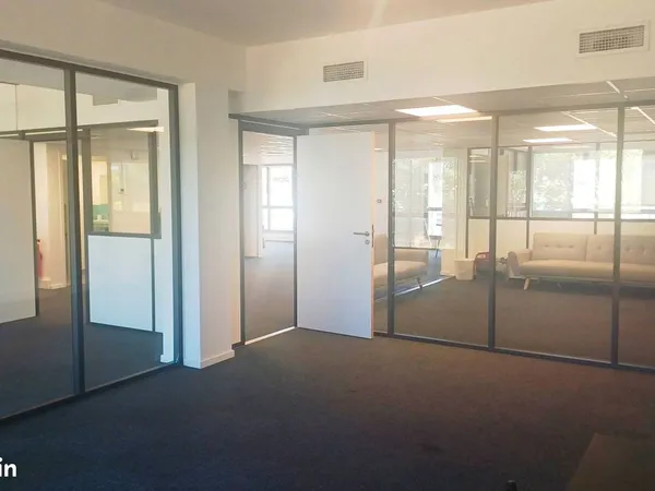 LOCAUX A VENDRE (Direct Proprio)