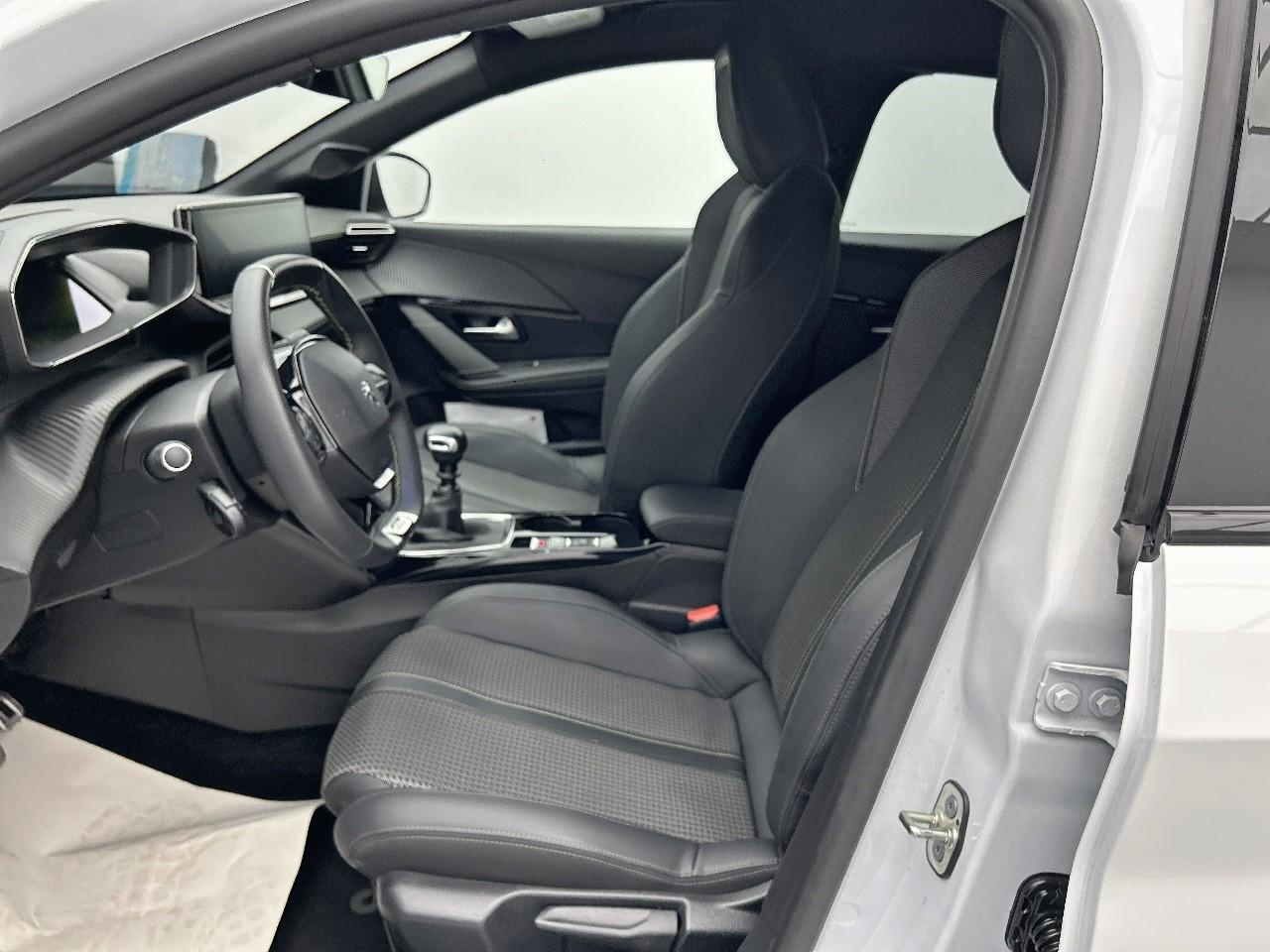 Peugeot 208 puretech 100 s&s bvm6 gt — photo 10