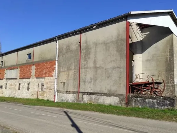 Batiment industrielle sur quatre niveaux