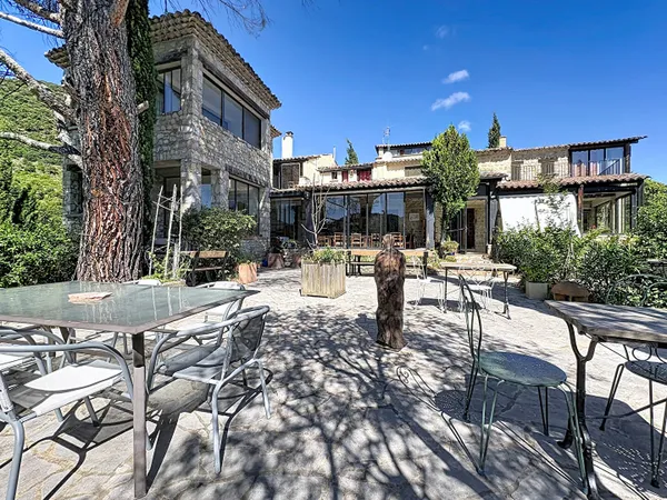 Maison 30 pièces 925 m²
