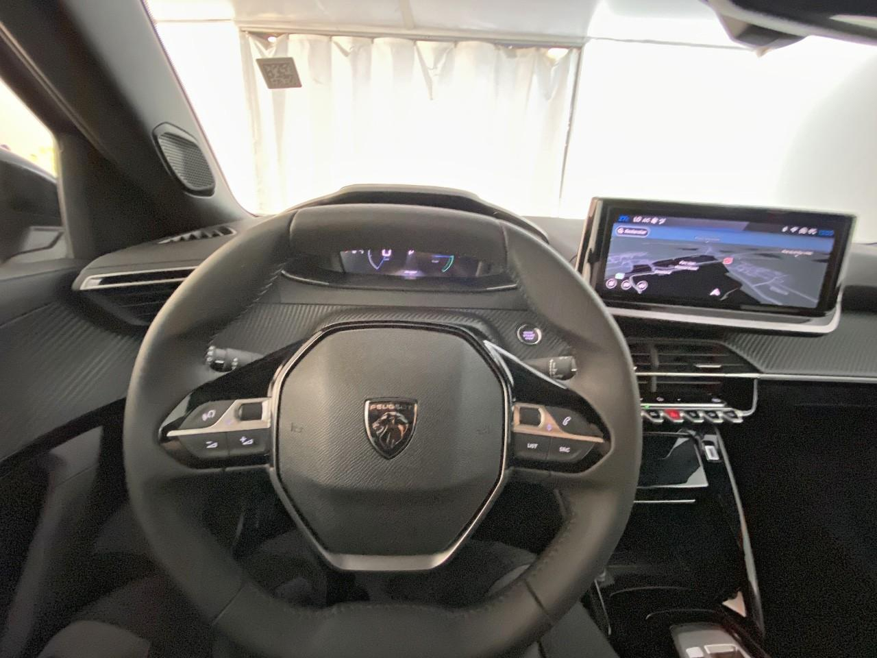 Peugeot 2008 hybrid 145 ch e-dcs6 allure — photo 12