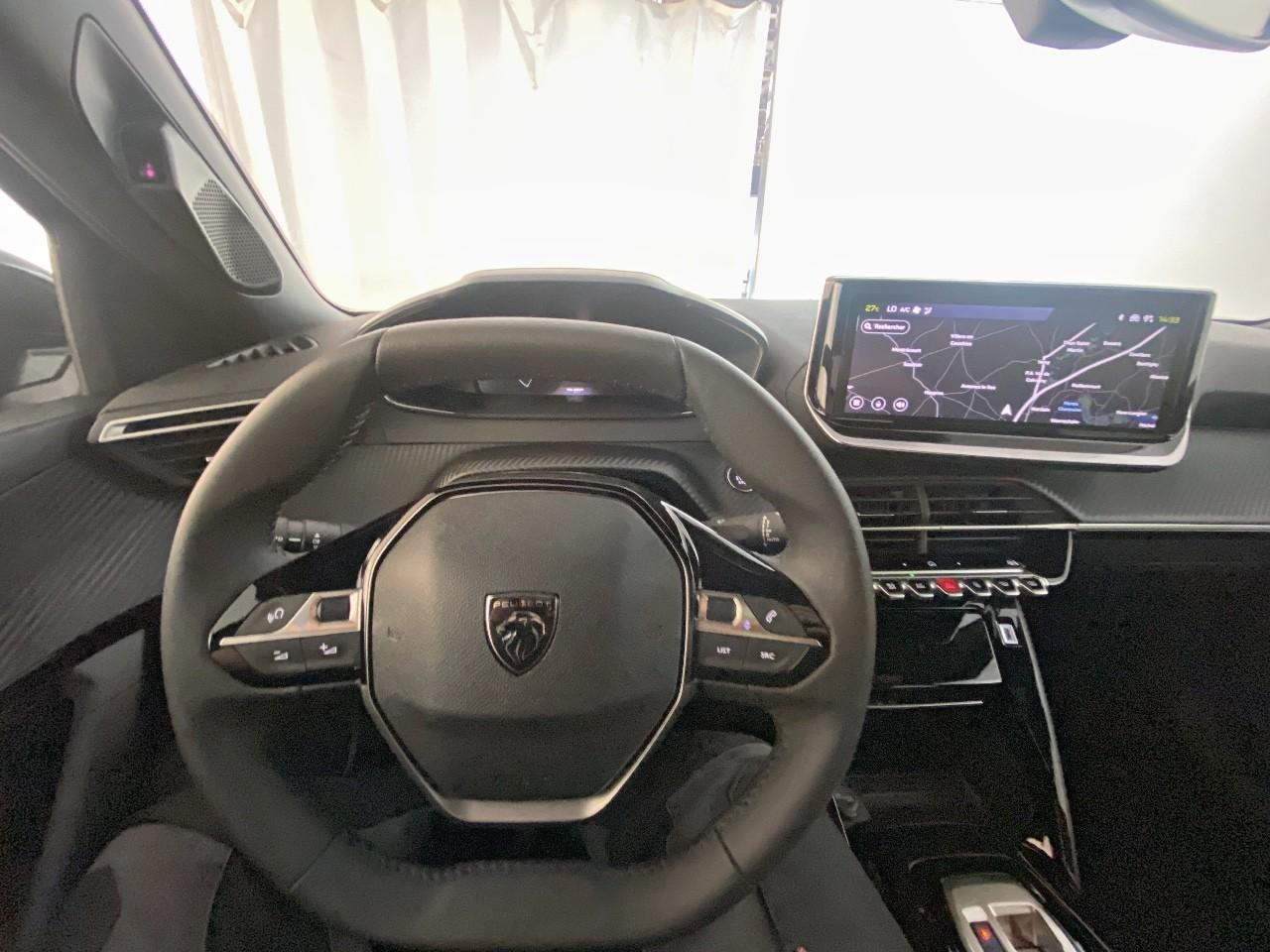 Peugeot 2008 hybrid 145 ch e-dcs6 allure — photo 12