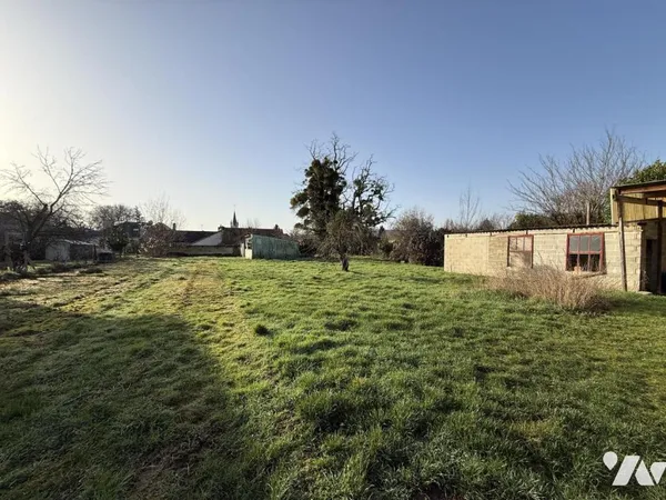 Terrain 813 m²