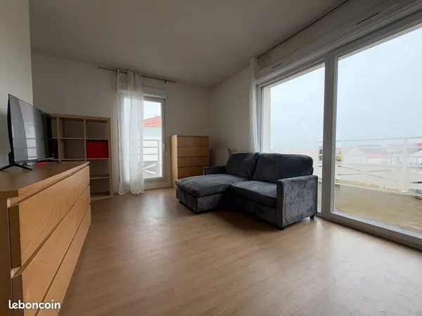 Appartement récent meublé terrasse et parking