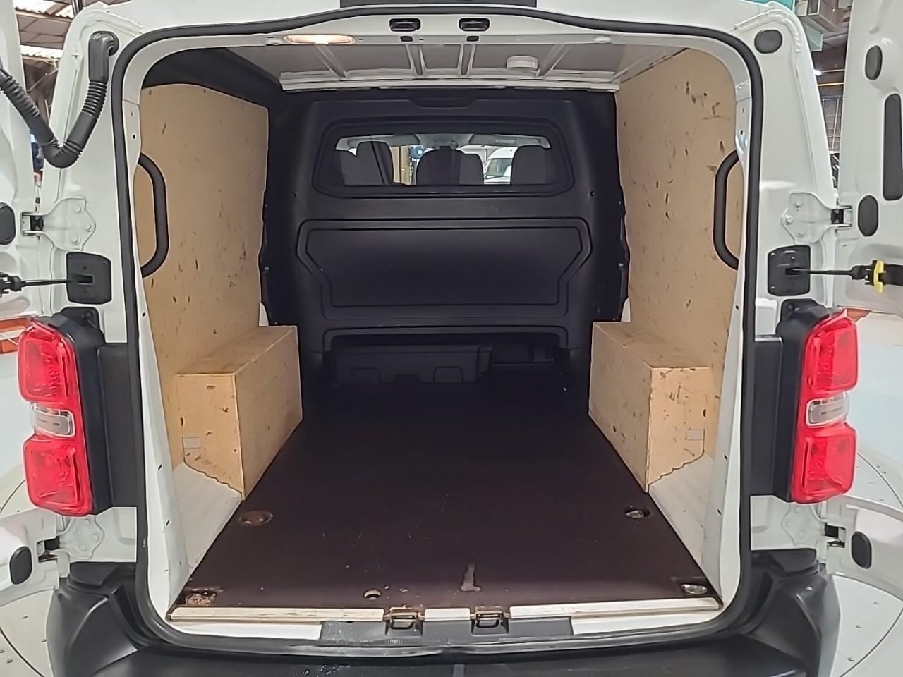 Citroën Jumpy cab approfondie xl bluehdi 120 bvm6 club 340 nm — photo 14