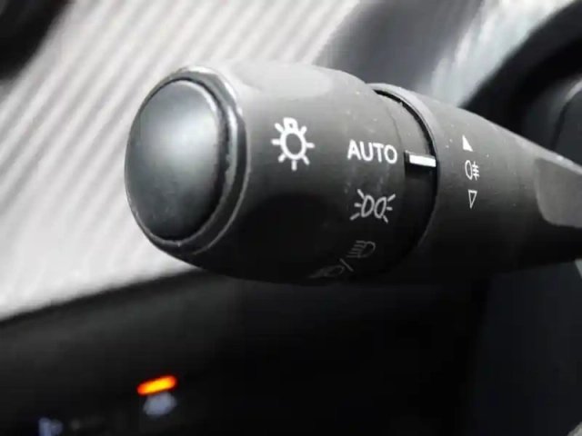 Peugeot 208 1.2 puretech 75ch s&amp;s like — photo 14