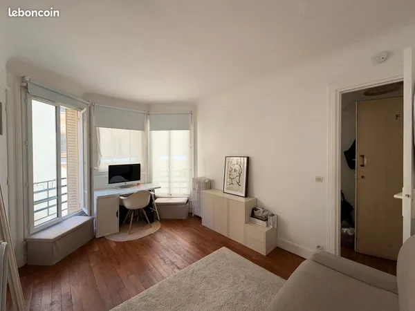 Studio quartier latin Lumineux calme chauffage/eau inculs