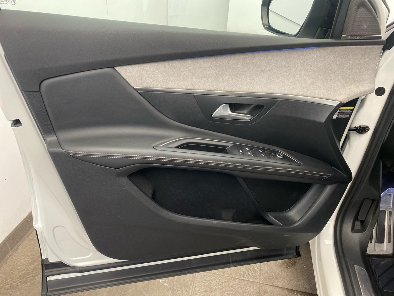 Peugeot 3008 hybrid 225 e-eat8 gt pack — photo 21