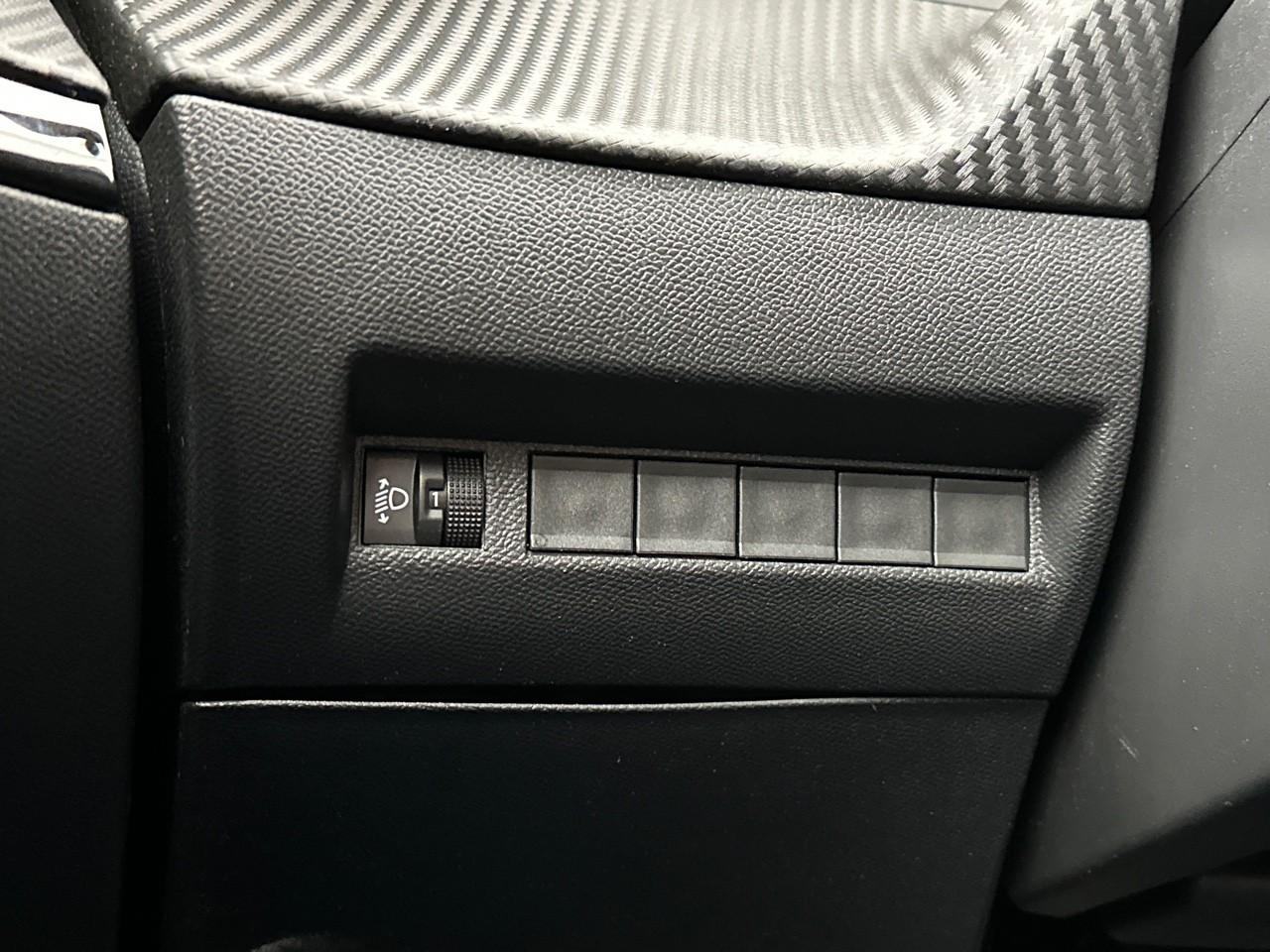 Peugeot 2008 puretech 130 s&s eat8 allure — photo 16