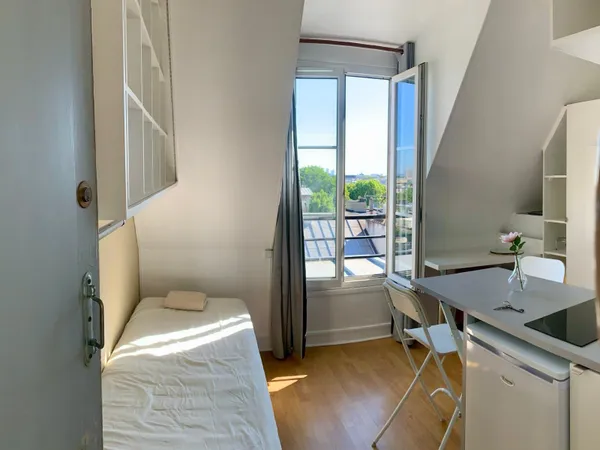 Chambre meublée 9 m² - Neuilly-sur-Seine - Très lumineuse - À 2 min du lycée Pasteur