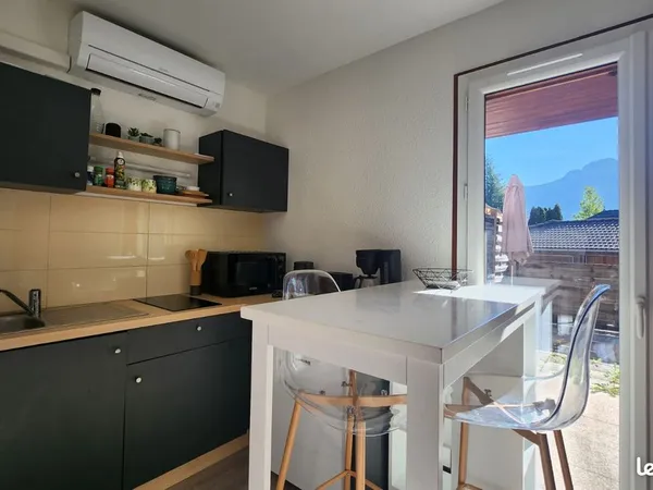 Studio 18 m2+terrsse 13 m2 - rez-de-jardin-vue montagnes - parking