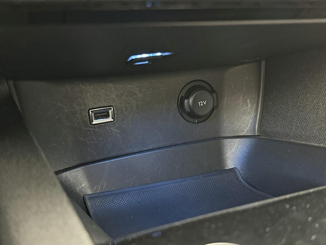 Peugeot 3008 puretech 130ch s&s eat8 allure pack — photo 27