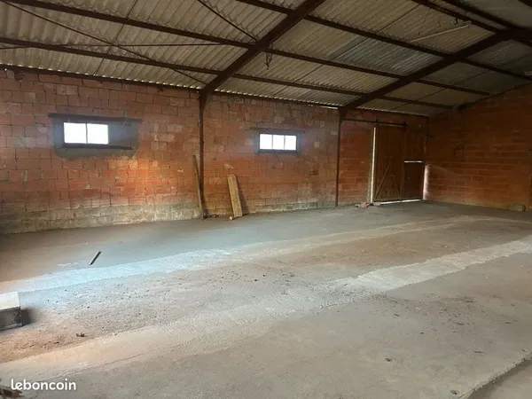 Hangar box garage local parking