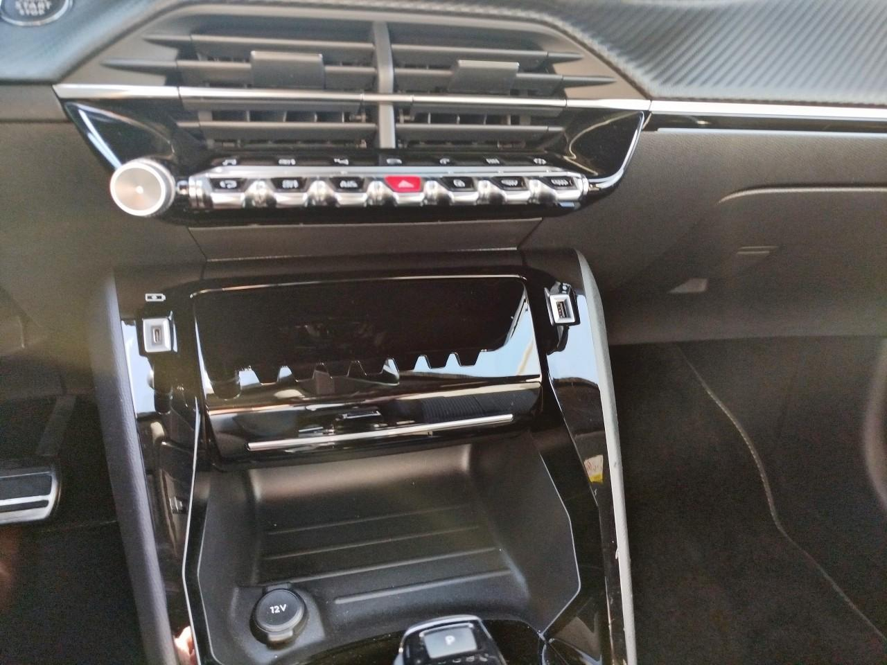 Peugeot 208 puretech 100 s&s eat8 gt — photo 17