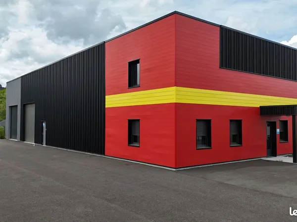 Local 652 m² Ambert