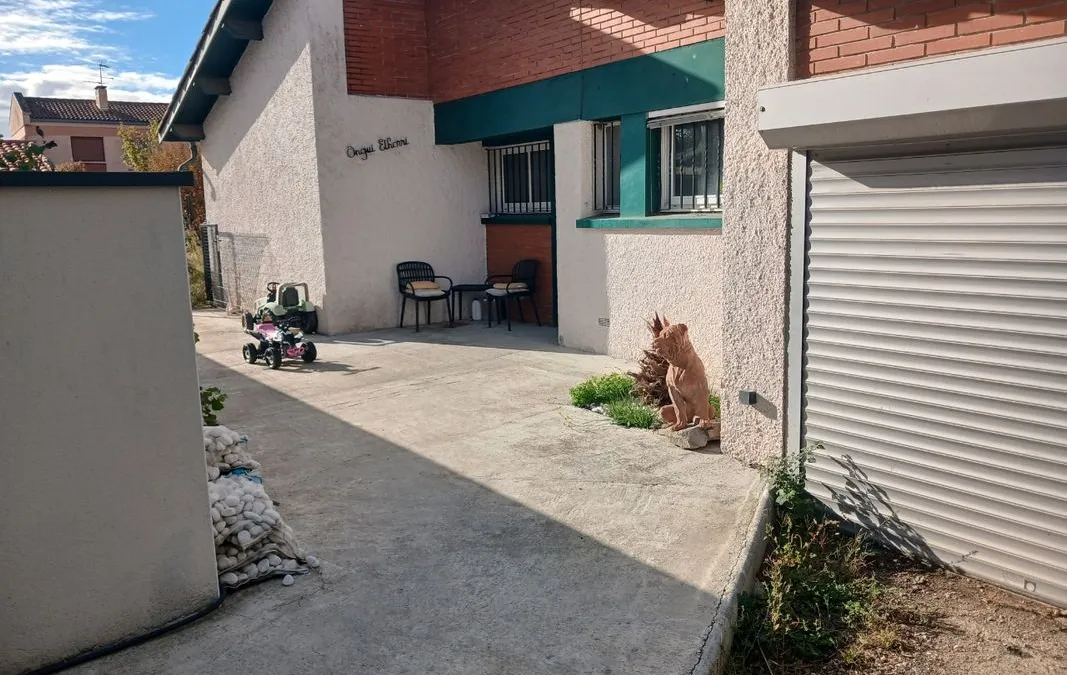 Photo 1