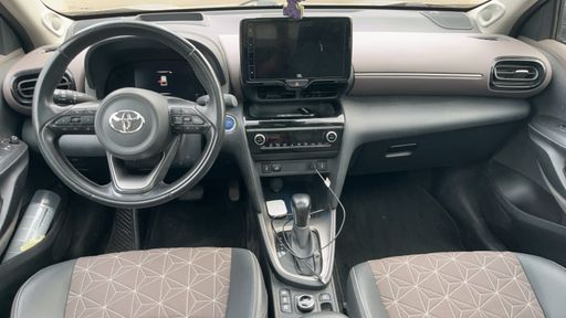 Toyota Yaris Cross 1.5 HSD 116 Hybrid 4WD E-CVT 92 - Collection – 2022 – 89403 km – Hybride essence – Boîte Robotisée — photo 37