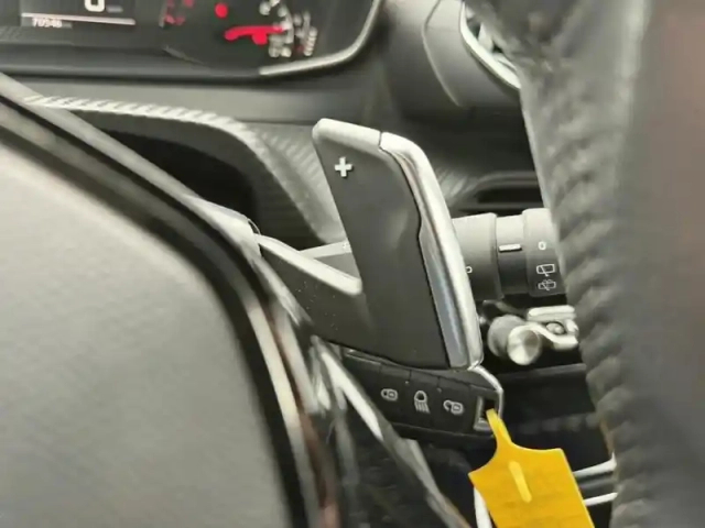 Peugeot 2008 puretech 130 s&amp;s eat8 allure — photo 18