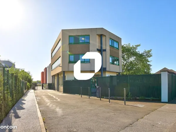 Bureaux 670 m²