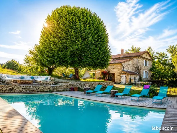 Maison en pierre avec piscine - 140 m² - À pied du centre de Grane