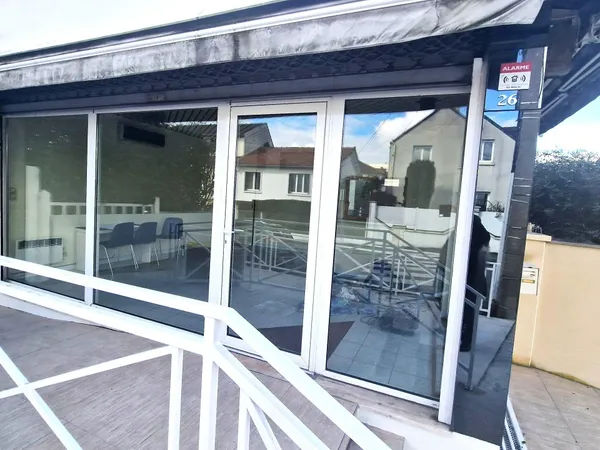 CHILLY MAZARIN : Proche toutes commoditités, Local Commercial