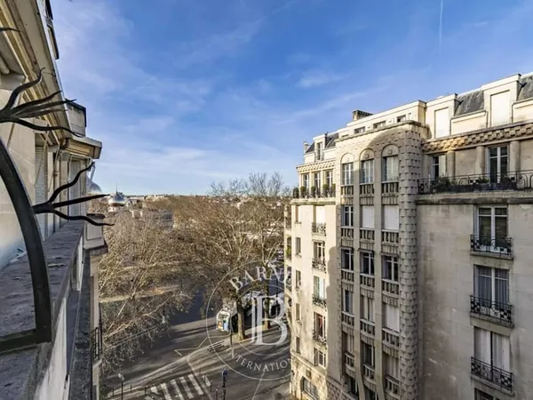 Paris 7 - Bosquet - Etage élevé - Larges balcons - 5 chambres