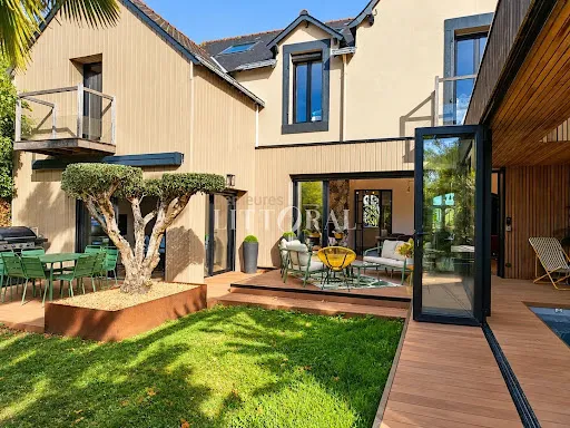 Maison 8 pièces 260 m²