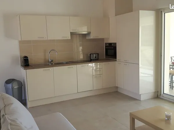 Appartement T2 57m2 lotissement privé Carry le rouet