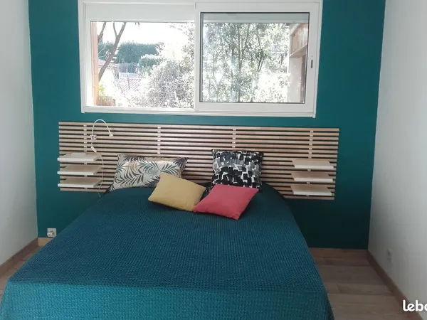 T2 meublé 38 m²- 500 euros CC- terrasse et jardinet