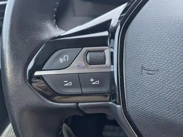 Peugeot 2008 puretech 130 s&amp;s bvm6 allure — photo 19