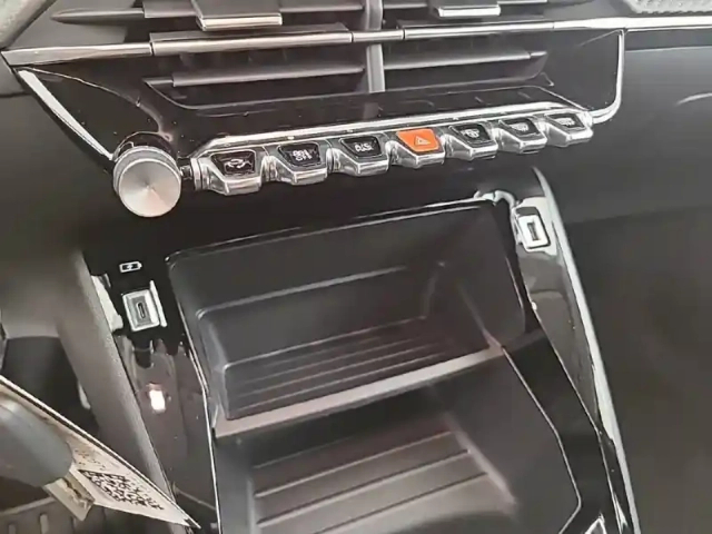 Peugeot 208 puretech 75 s&amp;s bvm5 — photo 21