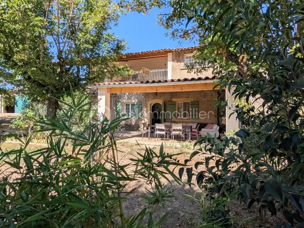Maison 7 pièces 233 m²