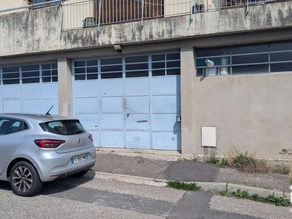 Local commercial 1 pièce 123 m²