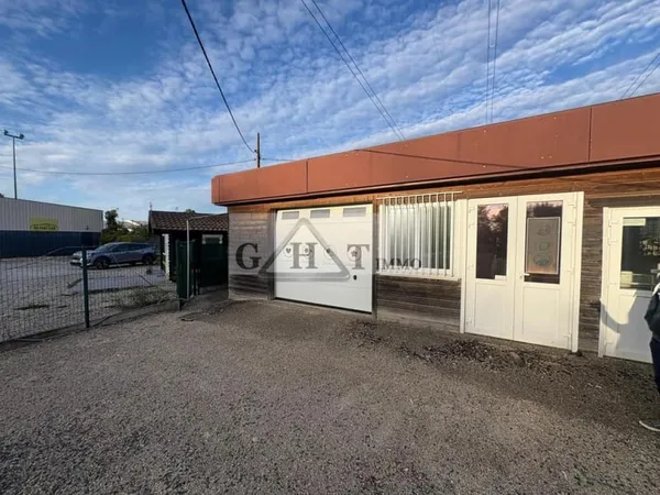 ENTREPOT 140 M² A LOUER A VERT ST DENIS