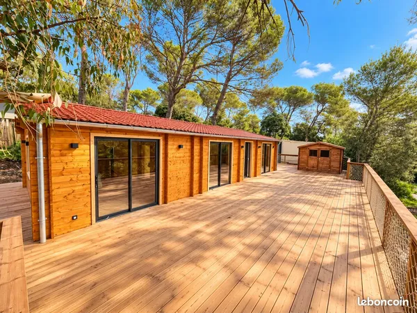Chalet / mobil home de 80m2 - camping ouvert toute l'année dans le Var