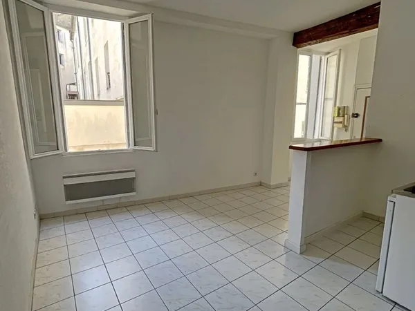 Bel appartement vendu loué en non meublé