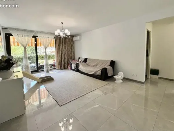T3 rénové 75 m² avec terrasse - Rond-Point du Prado - 13008