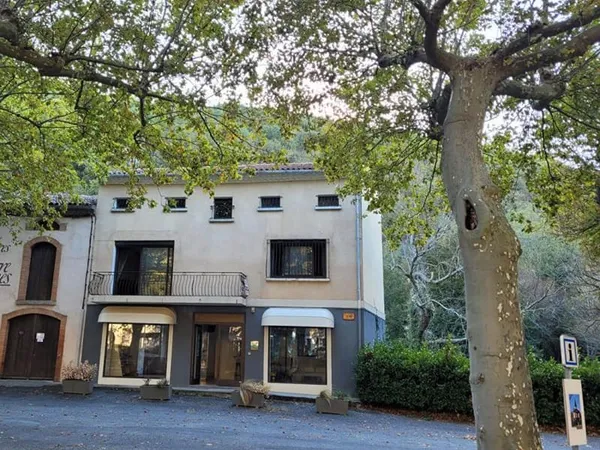 81540- DURFORT- Immeuble 7 pièces- 210 m²- Emplacement privilégié. Stationnement libre
