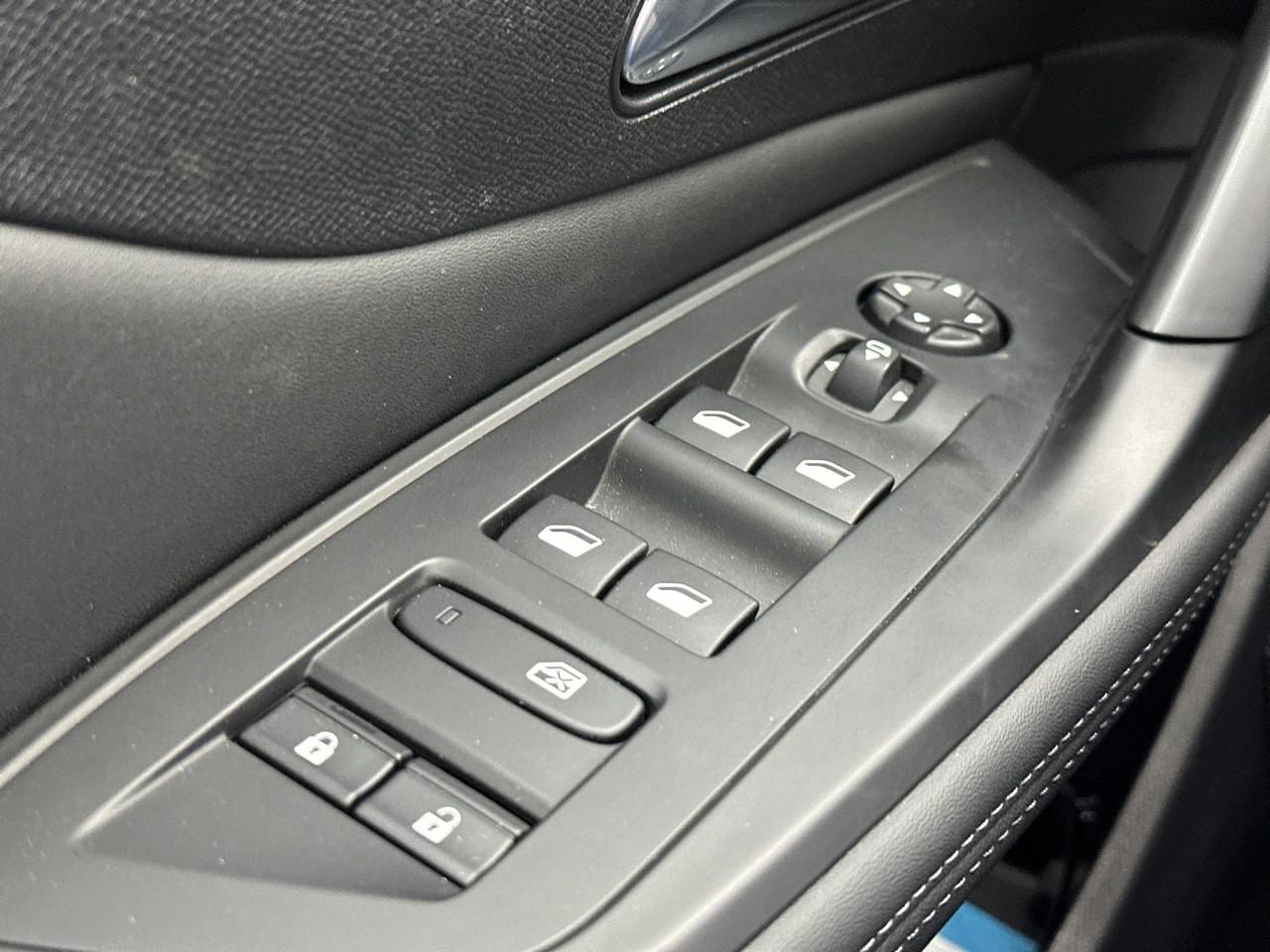 Peugeot 308 sw puretech 130ch s&s eat8 allure pack — photo 16