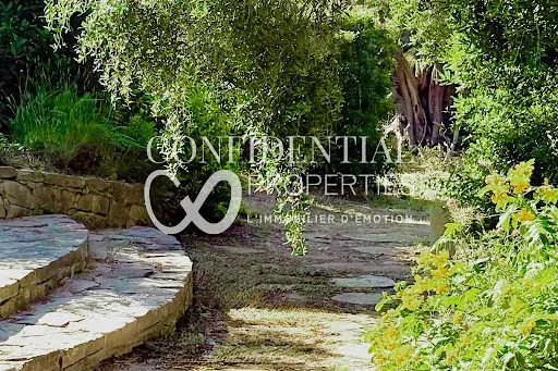 Propriété 8 pièces 300 m²