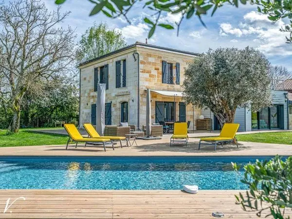 Maison 7 pièces 330 m²
