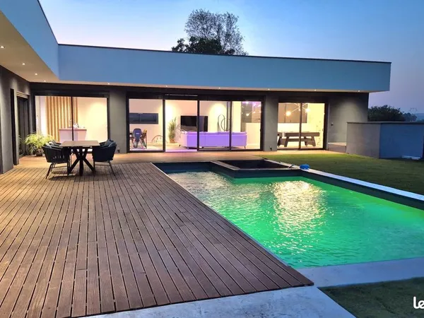 Villa Contemporaine avec Piscine