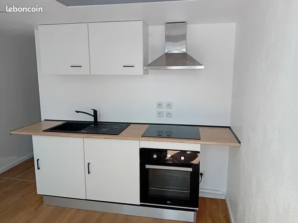 Maisonnette et studio à louer de suite avec cuisine équipée et fibre optique