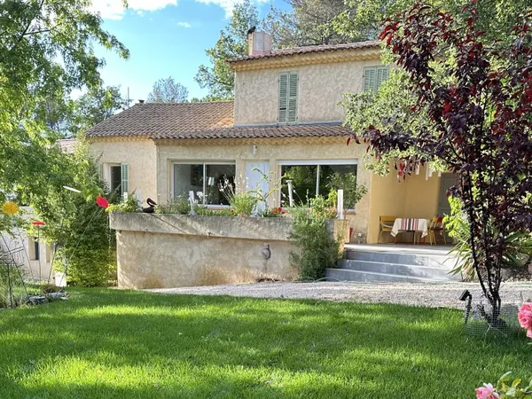 Vends maison 170m² Simiane-Collongue sur grand terrain 7800m²