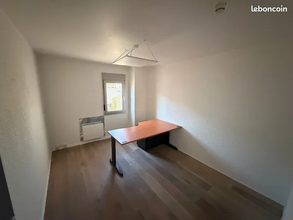 Bureau 12m carré à louer