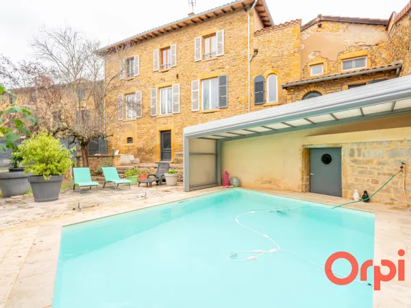 Maison 8 pièces 303 m²