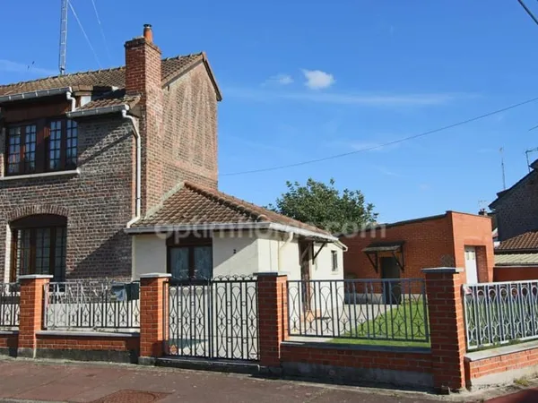 Roubaix - Aux confins de Hem et Croix Beaumont - Maison à potentiel sur grand terrain