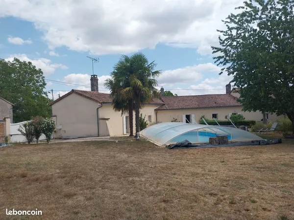 Maison à Chasseneuil-sur-Bonnieure (16)