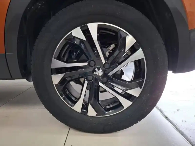 Peugeot 2008 puretech 100 s&amp;s bvm6 — photo 10